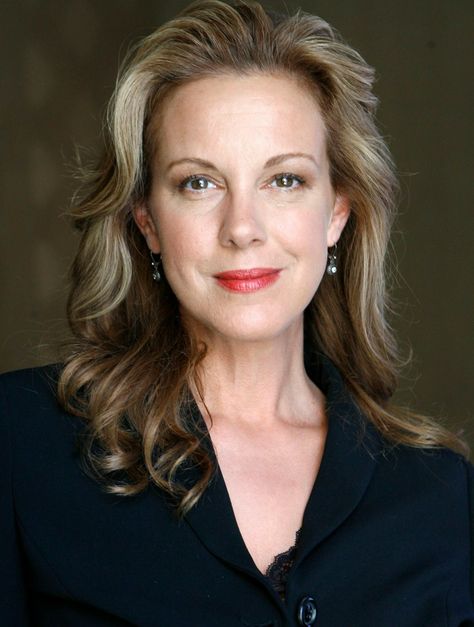 Elizabeth Perkins Elizabeth Perkins, Hollywood Icons, Botanical Beauty, Iconic Photos, Girls In Love, Net Worth, American Actress, Face And Body, Movies And Tv Shows