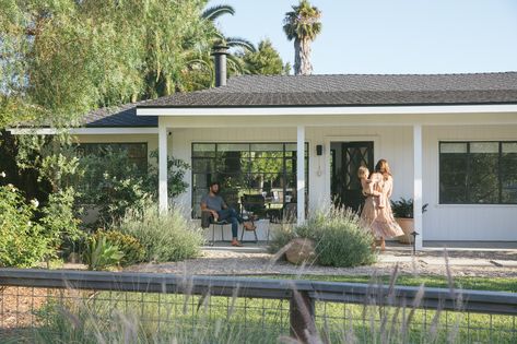 Homeowner and general contractor Clint Unander redesigned his dated Santa Barbara ranch to be a bright, airy home that combines classic California style with Scandinavian minimalism. House Shingles, California Ranch House, Santa Barbara Style, Ranch House Exterior, California Ranch, Beautiful Home Designs, Prefabricated Houses, Ranch Style Homes, Scandinavian Minimalism