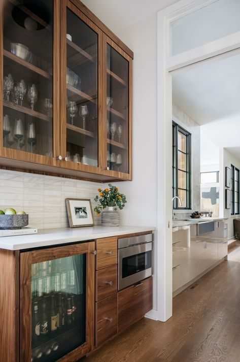 EXAMPLE OF WOOD BAR/BUTLER'S PANTRY WITH LIGHT COUNTERTOP. Modern Home Trends, Tavern Design, 2022 Interior Design Trends, Hide Appliances, Modern Mountain House, Walnut Cabinet, Mid Century Exterior, Patio Slabs, Cabinet Paint Colors