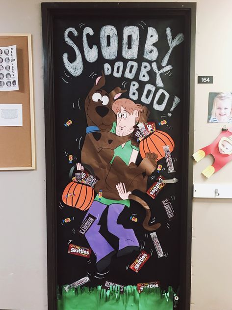 Halloween Preschool Door Door Ideas For Classroom Halloween, Scooby Doo Halloween Door Decorations, Scooby Doo Door Decoration, Halloween Door Decorating Contest, Halloween Door Ideas, Preschool Door, October School, Scooby Doo Halloween, Classroom Halloween