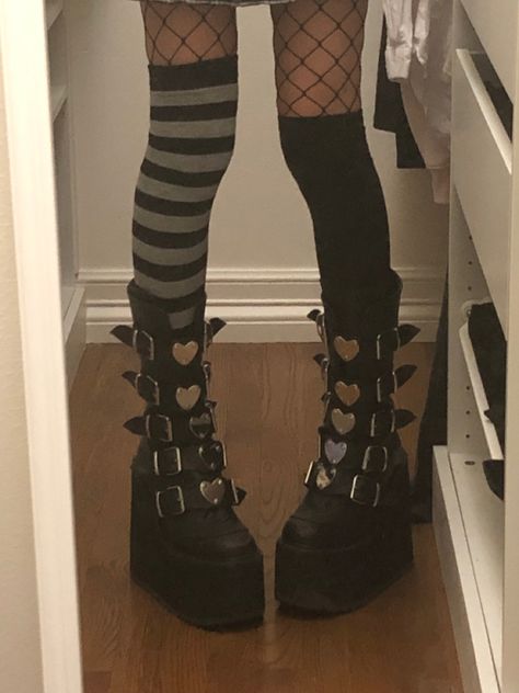 demonia lovesick trinity boots/swing 230 alt aesthetic Demonia Boots Outfit, Demonia Outfit, Trinity Boots, Botas Grunge, Alt Shoes, Goth Platforms, Demonia Boots, Grunge Boots, Alt Aesthetic