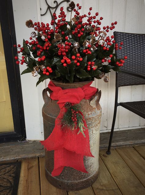 Antique Milk can decorated for Christmas Butter Churn, Country Christmas Decorations, Christmas Front Porch, Christmas Porch Decor, Farmhouse Front, Porch Christmas, Front Porches, Milk Cans, Christmas Porch