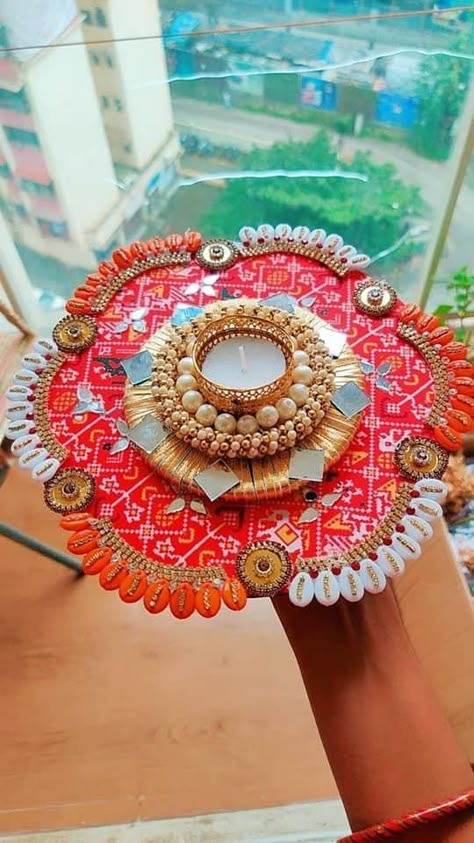 Diwali Diya Thali Decoration, Wedding Thali Decoration Ideas, Diya Thali Decoration Ideas, Diya Decoration Ideas Creative Unique, Thali Decoration Ideas Handmade, Karwachauth Thali Decoration Ideas, Kansar Thali Decoration Ideas, Aarti Thali Decoration Ideas For Wedding, Diwali Thali Decoration