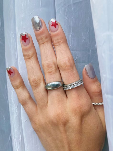 Silver Nail Art Short Nails, Short Nails Design Red, Funky Short Nail Designs, Star Short Nails, Silver Short Nails, Funky Short Nails, Red Star Nails, March Moodboard, Silver Chrome Nails