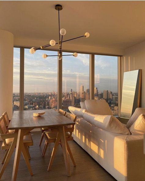 An apartment in New York with the perfect golden hour glow for a dreamy modern space #moderhome #apartment #goldenhour Apartamento New York, Appartement New York, Sunshine Homes, Aesthetic Apartment, Apartment View, Lots Of Windows, Apartment Aesthetic, New York Apartment, Aesthetic Rooms