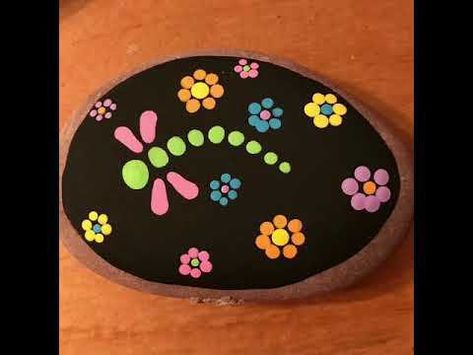 Rock Painting For Beginners, Diy Dragonfly, Rock Painting Tutorial, Mandala Painted Rocks, Diy Rock Art, Painted Rock Animals, Mandala Rock Art, Stone Art Painting, Painted Rocks Kids