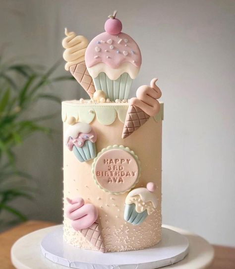 Kue Disney, Super Torte, 4de Verjaardag, Candy Birthday Cakes, Ice Cream Birthday Party, 1st Birthday Cakes, Beautiful Birthday Cakes, Creative Birthday Cakes