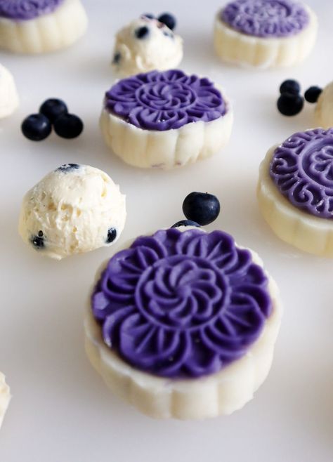 Moon Cake Cookies, Snow Moon Cake, Moon Cake Press Cookies, Moon Cake Filling Recipe, Snow Skin Moon Cake Recipe, Snow Skin Moon Cake, Moon Cake Recipe, Malibu Food, Moon Recipes