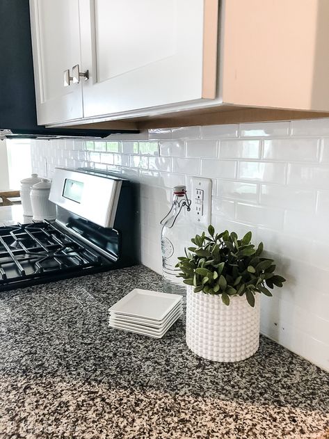 Peel And Stick Subway Tile, White Subway Tiles Kitchen Backsplash, Backsplash In Kitchen, Easy Kitchen Backsplash, Kitchen Backsplash Peel And Stick, White Subway Tile Kitchen, Backsplash Kitchen White Cabinets, Stick Tile Backsplash, Subway Tile Backsplash Kitchen