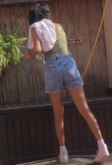 90s Denim Shorts Outfit, Dad Shorts Outfit Women, Jean Shorts Aesthetic, Oversized Jean Shorts, Dad Shorts Outfits, Long Jean Shorts Outfit, Zara Jean Shorts, Arch Nemesis, Thrift Wishlist