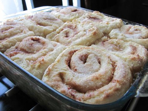 Tender Sour Cream Sweet Dough Sweet Yeast Rolls Recipe, Sweet Dough Recipe, Yeast Cake, Dough Food, Maple Extract, Cinnamon Bun Recipe, Nutritional Yeast Recipes, Cinnamon Roll Recipe Homemade, Baking With Coconut Flour