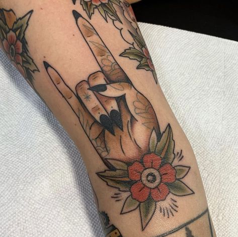 Traditional Tattoo Girls, Rock And Roll Tattoo, Rock On Hand, Traditional Tattoo Woman, Traditional Hand Tattoo, Traditional Tattoo Inspiration, American Traditional Tattoo Ideas, Traditional Tattoo Flowers, Traditional Tattoo Ideas