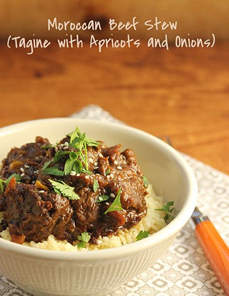 Moroccan beef stew (tagine) with apricots and onions, and plenty of "warm" spices. #glutenfree. Moroccan Beef Stew, Moroccan Tagine Recipes, Arabisk Mad, Beef Tagine, Moroccan Beef, Tagine Cooking, Moroccan Tagine, Moroccan Cooking, Tagine Recipes