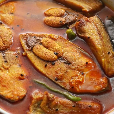 Banglar Rannaghor - Begun Ilisher Jhol Hilsa Fish Curry 2 Ways Banglar Rannaghor, Hilsa Fish, Fish Curry, Popular Videos, Chicken Wings, Seafood, Paradise, Meat, Fish