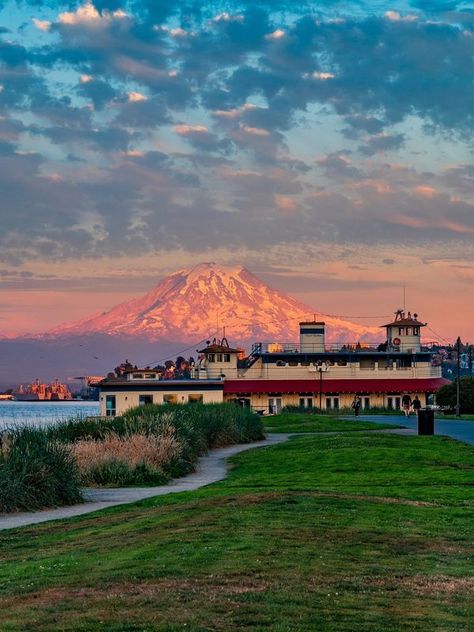 I grew up in Washington (State) | South Seattle's poetic waterfront | Facebook Washington Aesthetic, Pnw Aesthetic, Canvas Photos, London Weather, Background Reference, Seattle Waterfront, Concept Photography, Mountain Girl, Boat Life