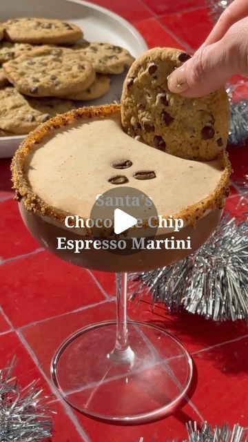 Stephanie Wahler on Instagram: "Day 23 of 25 Holiday Bevs! 🎅🏼🍪🥛

Santa’s secret for staying awake all night. 
Chocolate Chip Espresso Martini! ☕

1.5 oz vanilla vodka 
1.5 oz chocolate liqueur 
1 oz coffee liqueur 
One shot espresso 
Chocolate chip cookie rim 
Espresso beans for garnish

Start by rimming a martini or coupe glass with a little honey dip, it into crushed chocolate chip cookies, and place the glass in the freezer while you make the cocktail.
Add vodka, chocolate, and coffee liqueur to a cocktail shaker, fill with ice, and shake until cold—double strain into your prepared glass.

.
.
.
#espressomartini #espresso #christmascocktail #holidaycocktails #holidaydrinks #christmasespressomartinis #chocolatechipespresso" Chocolate Chip Cookie Cocktail, Honey Dip, Espresso Martini Recipe, Coffee Liqueur, Chocolate And Coffee, Chocolate Liqueur, Vanilla Vodka, Espresso Beans, Santa Cookies