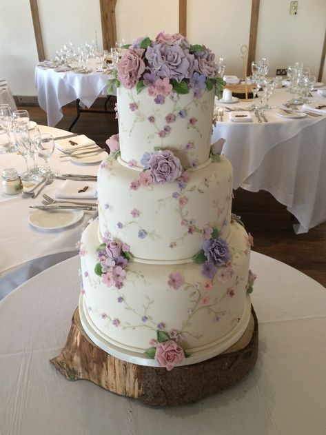 Quince Cakes, Rapunzel Cake, Quince Cake, Quinceanera Cakes, Quince Decorations, Purple Wedding Cakes, Purple Cakes, Chocolate Wedding Cake, Wedding Cake Decorations