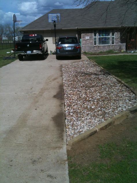 I needed to extend my driveway, so instead of using concrete, I used river rock.  I tilled a 26X7 area, mortared Oklahoma ledges as the stone border, leveled the area, laid down a weed barrier and used 1.5 yards of Rainbow River Rock. Diy Gravel Driveway, Pathway Diy, Gravel Driveway Ideas, Pathway Tiles, Driveway Extension, Circle Driveway, Gravel Parking, Diy Driveway, Driveway Repair