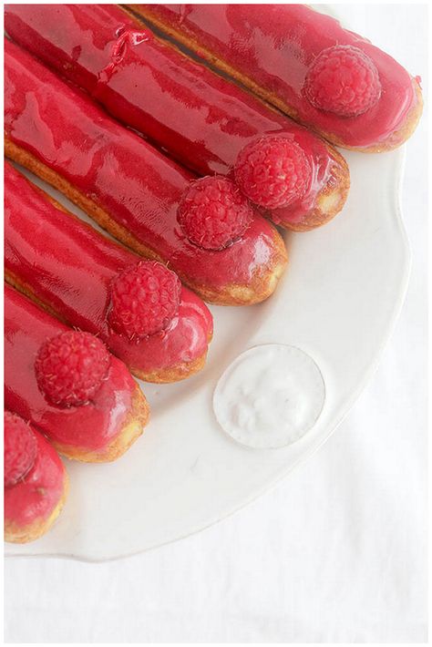 Raspberry Eclairs, Raspberry Glaze, Eclair Recipe, French Baking, Sour Fruit, Macaroon Recipes, Choux Pastry, French Desserts, Baking Project