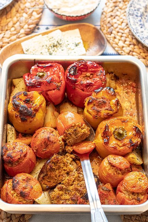 Gemista: Classic Greek Stuffed Peppers & Tomatoes - Dimitras Dishes Extra Tomatoes, Greek Stuffed Peppers, Dimitras Dishes, Zucchini Flowers, Tomato Rice, Tv Chefs, Fun Salads, Greek Dishes, Beef And Rice