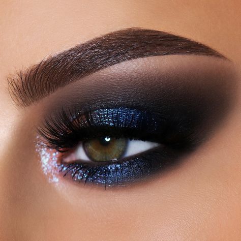 New Years Eve smokey blue sparkle eyeshadow makeup #nyemakeup #nye ✨ Makeup For Grey Dress, Eyebrows Makeup, Mekap Mata, Smink Inspiration, Smoky Eyes, Makijaż Smokey Eye, Makeup Eye Looks, Smokey Eyes, Eye Makeup Art