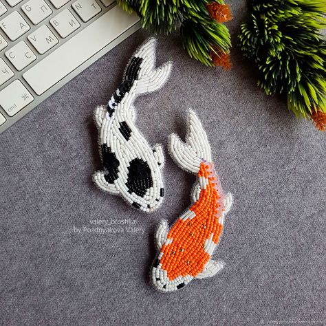 Beaded Koi Fish, Fish Bead Embroidery, Beaded Fish Tutorial, Seed Bead Embroidery, Diy Embroidery Shirt, Beaded Fish, Hand Beaded Embroidery, Holiday Beading, Diy Bead Embroidery