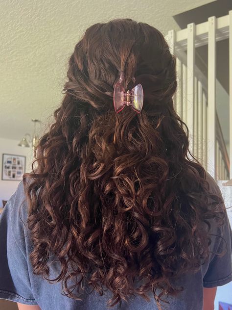 Medium Curly Hair Hairstyles, 3a Curly Hair Styles, Claw Clip Curly Hairstyles, Subtle Hairstyles, Curly Hairstyles Natural Curls, Hairstyles For Medium Curly Hair, 2c Hairstyles, Soft Curly Hair, Medium Curly Hair