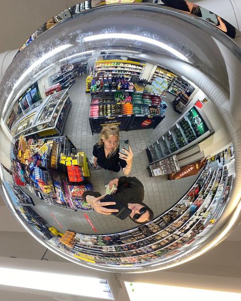 Target Photoshoot, Halley's Comet, Eye Pictures, Fish Eye, Fish Eye Lens, Balloon Shapes, Instagram Photo Inspiration, Insta Photo Ideas, Selfie Poses