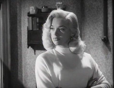 Diana Dors in Gordon Parry's Tread Softly Stranger (1958) Adut Akech, Diana Dors, Vintage Hollywood Glamour, Mob Wife, Classic Actresses, Old Hollywood Glamour, Pose Reference Photo, Famous Women, Red Outfit