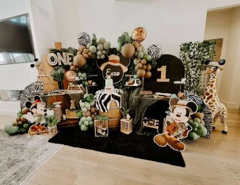 MICKEY SAFARI / Birthday "Enzo is ONE" | Catch My Party Mickey Safari Birthday, Safari Birthday Party Ideas, Birthday Parties Ideas, Desert Party, Personalized Coloring Book, Mickey Safari, Search Party, Baby Boy First Birthday, Safari Birthday Party