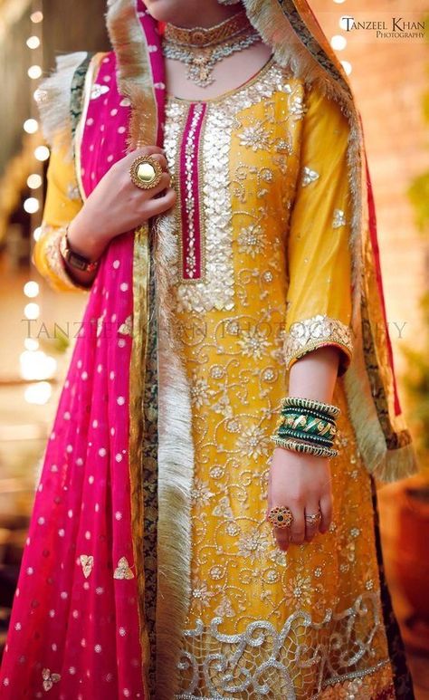 Gota work suit Stylish Frocks, Pakistani Bridal Dresses Online, Mayon Dresses, Pakistani Mehndi Dress, Mehndi Outfit, Dressing Design, Bridal Mehndi Dresses, Mehndi Dresses, Mehndi Dress