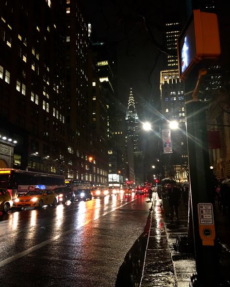 Busy Midtown Manhattan streets look so beautiful at night. | #NYC #travel #travelblog New York City Aesthetic Night, Nyc Night Aesthetic, Nyc Aesthetic Night, Buildings At Night, Nyc At Night, Nyc Night, New York City Aesthetic, New York Wallpaper, New York Night