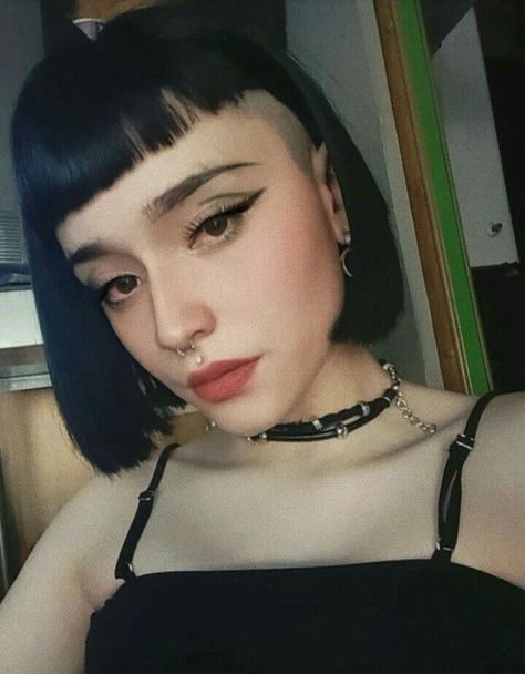 Sidecut Bob, Which Hair Colour, Hair Motivation, Undercut Long Hair, Half Shaved Hair, Short Hair Undercut, Punk Hair, Alternative Hair, Undercut Hairstyles