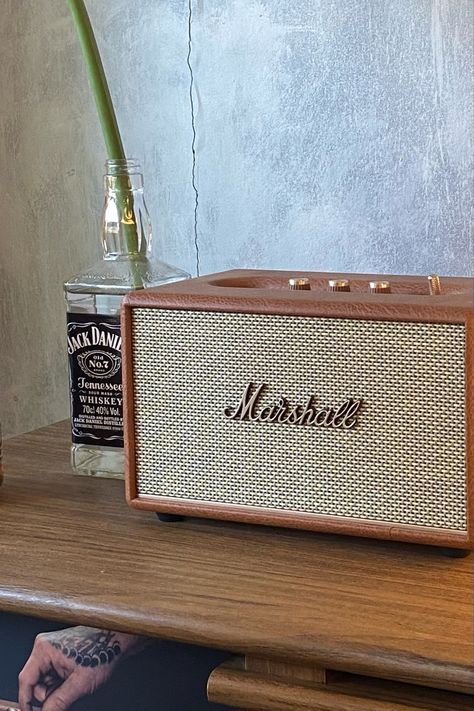 Marshall Speaker Aesthetic, Marshall Music, Vinyl Aesthetic, Japan Home, Birthday Stuff, Music System, Clock Decor, Marshall Speaker, Random Pics