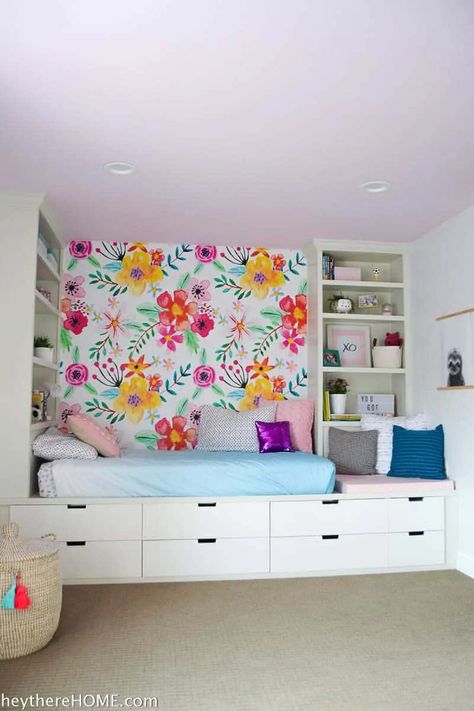 27 Fun and Stylish Teen Girl's Bedroom Ideas - Joyful Derivatives Wallpaper Builtins, Indi Bedroom, Diy Seng, Diy Storage Bed, Pink Ceiling, Platform Bed With Drawers, Ikea Drawers, Diy Platform Bed, Built In Bed