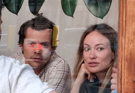 HARRY Styles, 28, went on a romantic date with his girlfriend Olivia Wilde, 38, ahead of his one-off London show. The former One Direction star and the actress grabbed an early dinner at Perilla in Newington Green, Islington.  Harry looked stylish in a chequered cream shirt as he spent quality time with the actress. He […] Harry And Olivia, Harry Styles And Olivia Wilde, Red Checkered Shirt, Harry Styles Update, Jason Sudeikis, Harry's House, Cream Shirt, Romantic Date, Old Singers