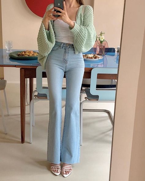 Bootcut Jeans Outfit Indian, Wealthy Woman Outfit Summer, How To Style Blue Flared Jeans, Flared Jeans Casual Outfit, Cutbray Jeans Outfit, Light Blue Flare Jeans Outfits, Blue Jeans Korean Outfit, Light Jeans Outfit Summer, Flare Pants Outfit Classy