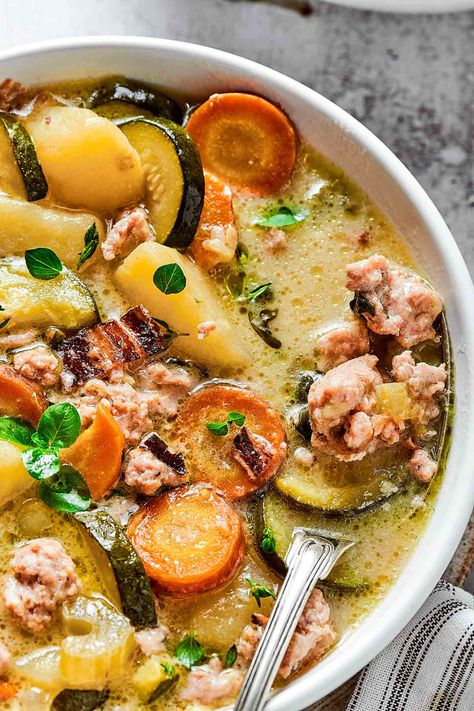 Turkey Soup Recipes, Ground Turkey Soup, Turkey Soup Recipe, Leftovers Soup, Low Histamine, Paleo Crockpot, Turkey Soup, Soup Spoon, Soup Pot