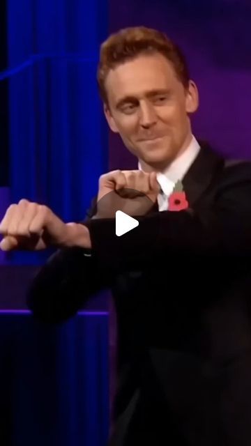 Fanpage⭐ Tom Hiddleston ❤️ on Instagram Hot Tom Hiddleston Pics, Tom Hiddleston Dance, Tom Hiddleston Hot Scene, Tom Hiddleston Singing, Tom Hiddleston Dancing, Tom Hiddleston Period Drama, Tom Hiddleston Loki, Tom Hiddleston, Funny Moments