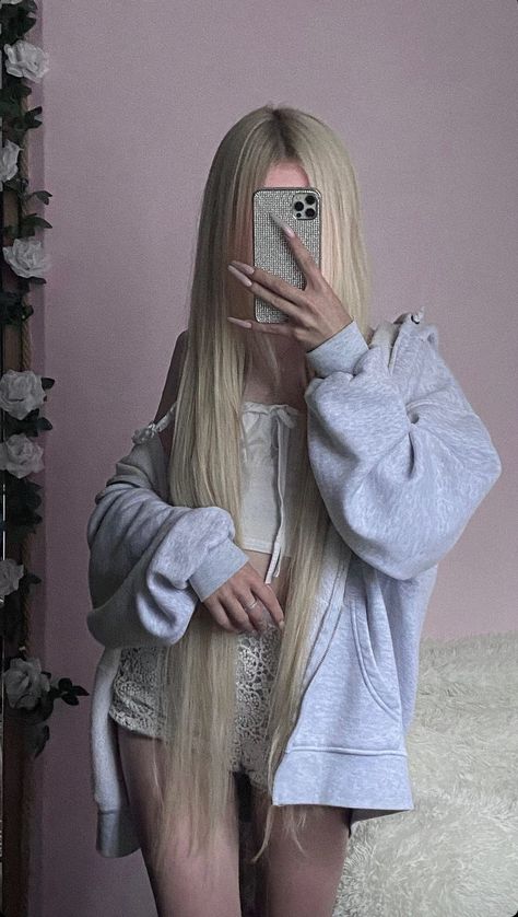 cr kriistaliin <3 Blonde Goth Hair, Cute Home Outfits, Pale Blonde Hair, Blonde Goth, Blonde Hair Goals, Top Cosplay, Goth Hair, Pale Blonde, Alt Girls