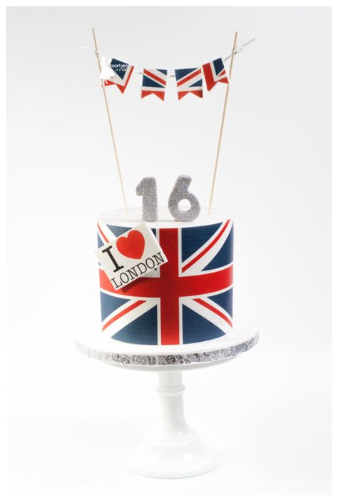 Sweet 16 London lover - Cake by Taartjes van An (Anneke)                                                                                                                                                     More London Theme Parties, Union Jack Cake, Jubilee Cake, British Cake, Bakery Chocolate Chip Cookies, Cake Designs For Girl, British Party, Royal Tea Parties, London Theme