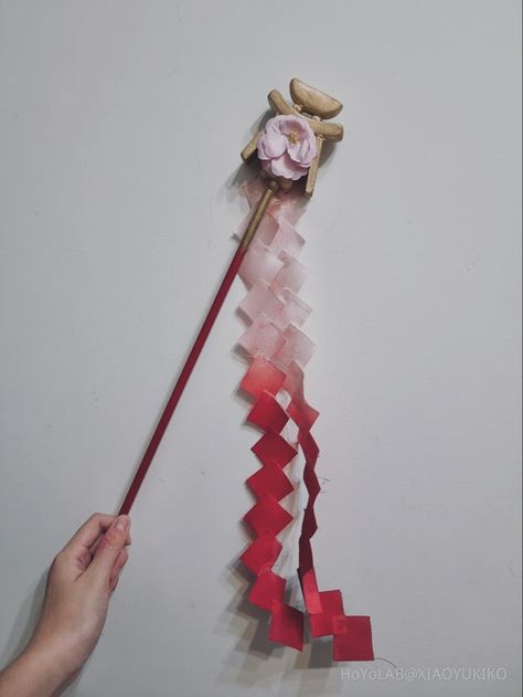 yae miko gohei wand aesthetic genshin impact aes shrine maiden Yae Miko Figurine, Yae Miko Gohei Wand, Genshin Room Decor Diy, Yae Miko Paper Craft, Yae Miko Makeup, Yae Miko Core, Genshin Diy Ideas, Shrine Maiden Aesthetic, Genshin Diy Crafts