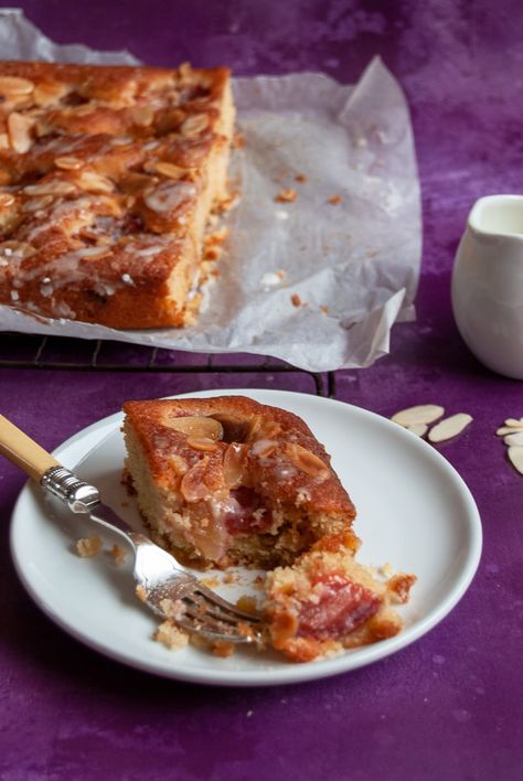 Plum and Almond Traybake - Something Sweet Something Savoury Icing Glaze, Marmalade Cake, Baking Lessons, Orange Icing, Blackberry Cake, Fruity Cake, Crumble Cake, Almond Cake, Pineapple Upside Down Cake