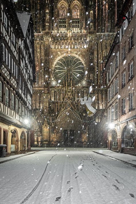 Strasbourg Cathedral, Cozy Places, Alsace France, Gothic Church, Europe Winter, Christmas Travel, Snow Scenes, Gothic Architecture, Cozy Place