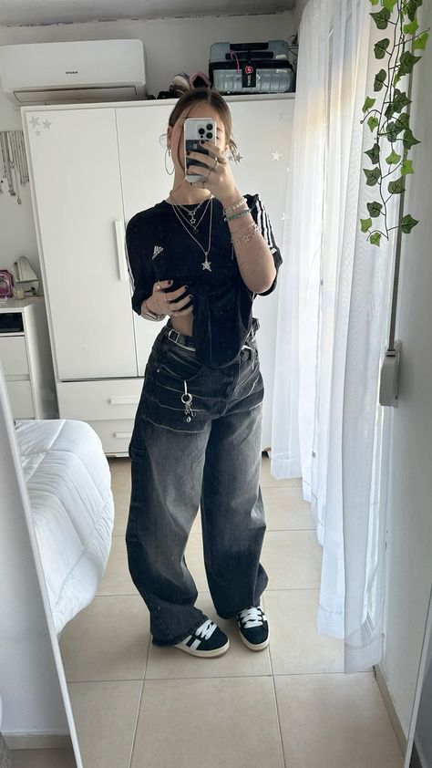 Pakaian Hipster, Baggy Jeans For Women, Baggy Outfit Ideas, Baggy Clothes, Outfit Inspo Casual, Shoes Outfit, Neue Outfits, Tomboy Outfits, Outfit Jeans