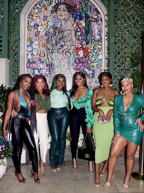 Color Coordinated Outfits Friends, Jamaica Outfits, Coordinates Outfits, Group Of Women, Best Friend Outfits, Friend Outfits, Themed Outfits, Real Friends, Friend Photoshoot