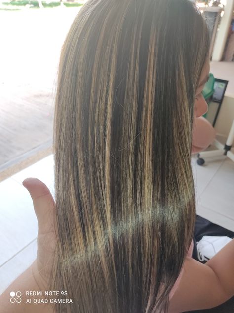 2000 Chunky Highlights, Different Blonde Shades Charts, Brown Hair With Highlights Straightened, Hair Inspo Color Highlights, Brunette Hair With Blonde Highlights Straight, Blonde Hair Highlights On Brown Hair, Brown Hair With Small Highlights, Simple Blonde Highlights, Caramel Highlights On Dark Hair Straight