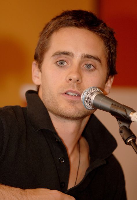 Jared cut it all off in 2005, and the women of the world wept in despair. Jared Leto Short Hair, Jared Leto Hair, Taylor Swift Games, Hair Evolution, Shannon Leto, Popsugar Beauty, 30 Seconds To Mars, Amazing Hair, Books For Boys