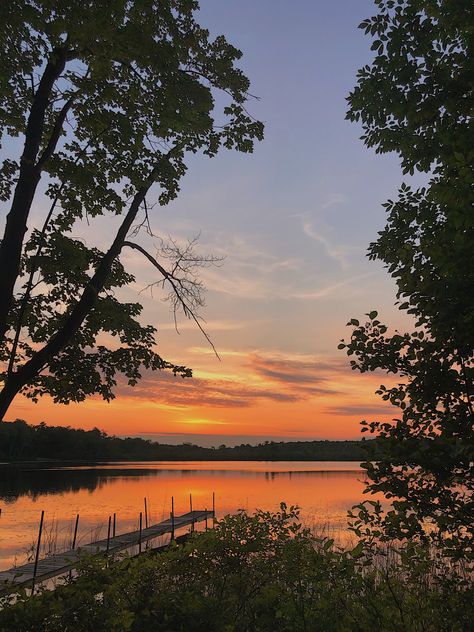 July Summer Aesthetic, Sunset Lake Pictures, Sunset Lake Aesthetic, Lake At Sunset, Sunset On A Lake, Wisconsin Summer, Sun Moon Lake, Sunset Over Lake, Sunset Lake