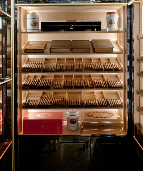 The Wellesley's cigar sommelier Giuseppe Ruo provides the ultimate guide to smoking in style. Zigarren Lounges, Whiskey Room, Cuban Cigars, Cigars And Whiskey, Mansion Interior, Humidor, Wine Room, Wine Cellar, Bar Design